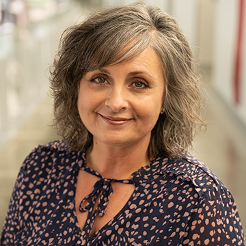 Portrait of Cris Craig.